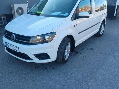 Vit Begagnad 2016 VW Caddy Maxi Life Minibuss | 99 000 kr