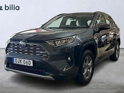 Grå Begagnad 2022 Toyota RAV4 Hybrid Active SUV | 379 900 kr (Marknadspris)