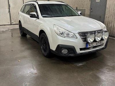 Begagnad Subaru Outback 173 HK (127 kW) 2014 Vit Kombi