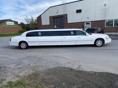 begagnad Lincoln Town Car Limo Stretch Limousine Vit 5 Dörrars