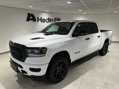 begagnad RAM 1500 Laie - Night Edition MTG - Omgående Lev