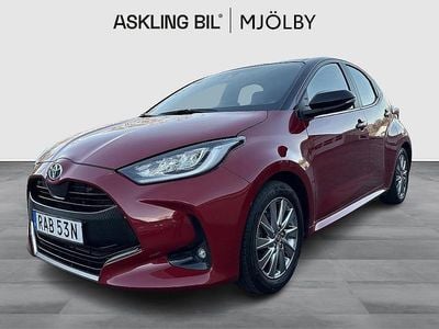 Röd Begagnad 2022 Toyota Yaris Hybrid Edition Halvkombi | 224 000 kr (Marknadspris)