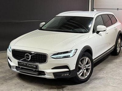 Begagnad Volvo V90 CC Momentum 236 HK (173 kW) 2017 Vit Kombi
