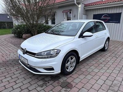 Vit Begagnad 2017 VW Golf VII Halvkombi | 109 900 kr (Marknadspris)