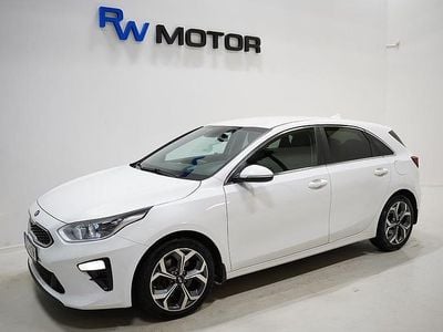 Vit Begagnad 2019 Kia Ceed Advance Halvkombi | 129 800 kr (Marknadspris)