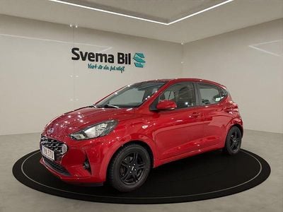 Vinrödmetallic Begagnad 2022 Hyundai i10 Essential Halvkombi | 139 900 kr (Marknadspris)