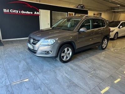 Ljusgrå Begagnad 2011 VW Tiguan Sportline SUV | 94 900 kr (Marknadspris)