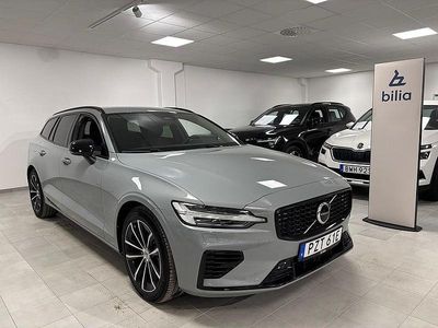 Grå Begagnad 2024 Volvo V60 Plus Kombi | 449 900 kr (Marknadspris)