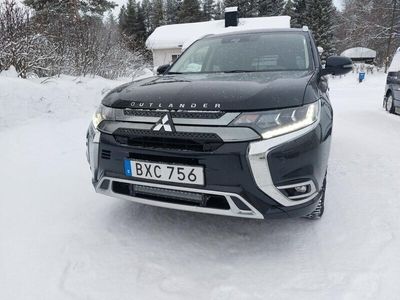 begagnad Mitsubishi Outlander P-HEV 2.4 Hybrid 4WD CVT Euro 6