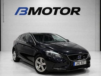 Svart Begagnad 2014 Volvo V40 Momentum Halvkombi | 119 900 kr (Marknadspris)
