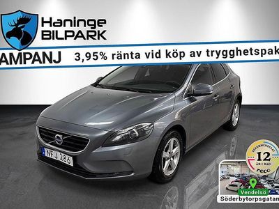 Grå Begagnad 2016 Volvo V40 Momentum Halvkombi | 159 995 kr (Marknadspris)
