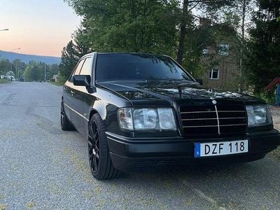 Mörkgrå Begagnad 1992 Mercedes E280 Sedan | 45 000 kr