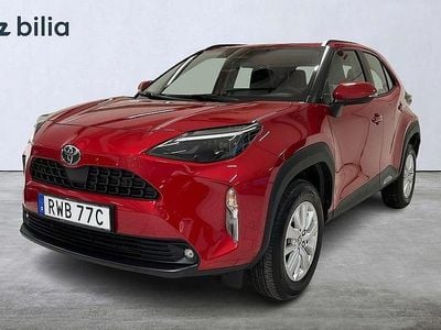Röd Begagnad 2025 Toyota Yaris Cross Active SUV | 299 900 kr (Marknadspris)
