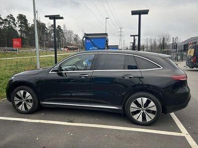 Svart Begagnad 2020 Mercedes EQC400 SUV | 280 000 kr