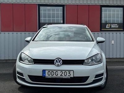 Vit Begagnad 2016 VW Golf VII Kombi | 122 900 kr (Marknadspris)