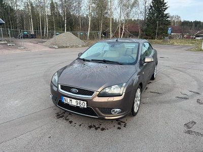 Grå Begagnad 2007 Ford Focus Cabriolet Cab | 39 900 kr