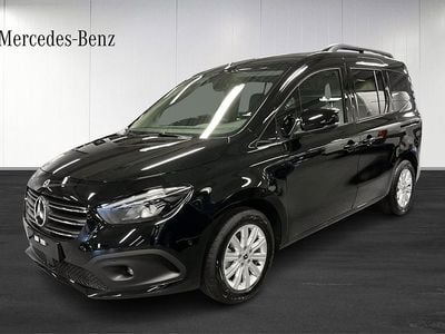 Svart Begagnad 2024 Mercedes T180 Minibuss | 373 910 kr