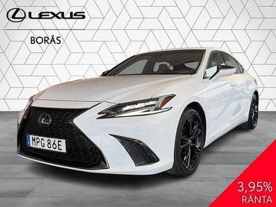 Begagnad Lexus ES300H Sport Line 220 HK (161 kW) 2023 Vit Sedan