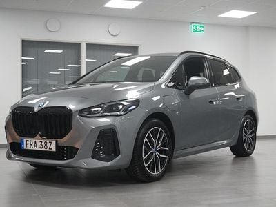 Grå Begagnad 2024 BMW 230e Active Tourer Comfort Edition Minibuss | 469 900 kr
