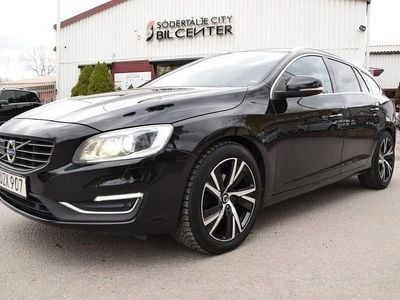 Svart (svart met) Begagnad 2016 Volvo V60 Summum Kombi | 129 900 kr (Marknadspris)