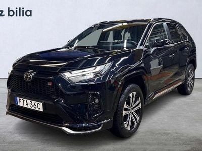 Svart Begagnad 2025 Toyota RAV4 Hybrid Sport SUV | 584 900 kr (Dyr)
