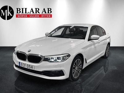 Vit Begagnad 2020 BMW 530 iPerformance Sedan | 274 900 kr (Marknadspris)