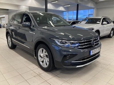 Grå Begagnad 2024 VW Tiguan Elegance SUV | 384 900 kr (Marknadspris)