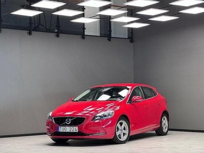 Röd Begagnad 2013 Volvo V40 Momentum Kombi | 169 900 kr (Marknadspris)