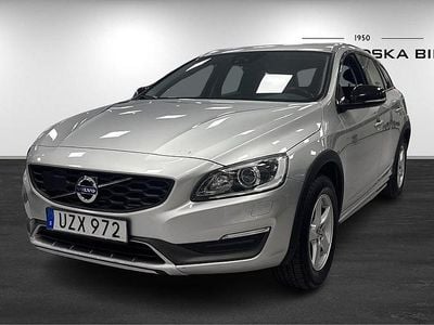 Silver Begagnad 2016 Volvo V60 CC Momentum Kombi | 119 000 kr (Marknadspris)