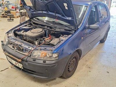Blå Begagnad 2000 Fiat Punto Halvkombi | 5 000 kr