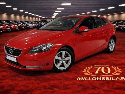 Begagnad Volvo V40 Kinetic 150 HK (110 kW) 2013 Passion red