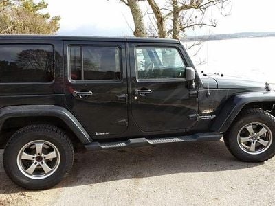 Begagnad Jeep Wrangler Unlimited 200 HK (147 kW) 2012 Svart med lite grönt skimmer SUV