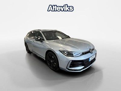 Silver (oyster silver metallic) Begagnad 2025 VW Passat R-line Kombi | 484 900 kr (Marknadspris)