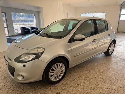 Silver Begagnad 2010 Renault Clio II Halvkombi | 29 900 kr (Marknadspris)