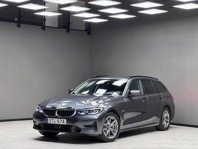 Grå Begagnad 2021 BMW 330e Sport Line Kombi | 309 900 kr (Bra pris)