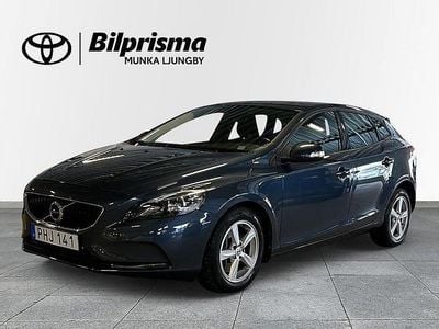 Blå metallic Begagnad 2017 Volvo V40 Kinetic Kombi | 169 900 kr (Marknadspris)