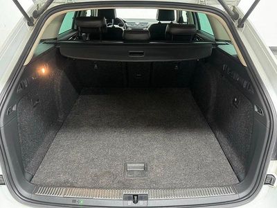 Vit Begagnad 2015 Skoda Superb LAURIN & KLEMENT Kombi | 159 900 kr (Marknadspris)