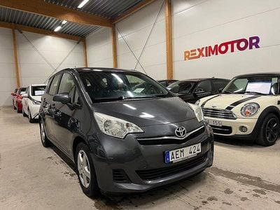 Begagnad Toyota Verso-S Multidrive S 99 HK (72 kW) 2012 Mörkgrå (grå) Minibuss