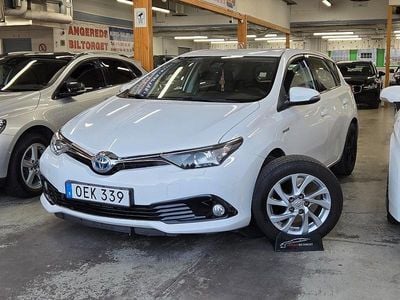 Vit Begagnad 2016 Toyota Auris Hybrid Active Halvkombi | 149 999 kr (Marknadspris)