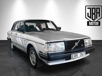 Ljusgrå Begagnad 1987 Volvo 240 Sedan | 99 000 kr