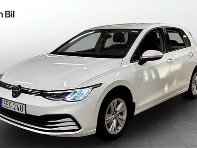 Pure white Begagnad 2023 VW Golf VIII Halvkombi | 249 800 kr (Marknadspris)