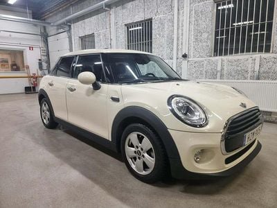 Begagnad 2017 Mini Cooper D Halvkombi | 169 999 kr (Dyr)