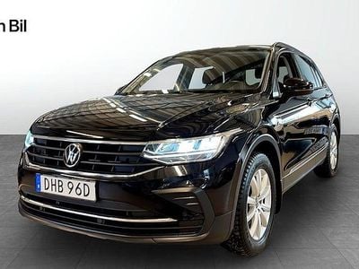 Deep black pearl Begagnad 2022 VW Tiguan SUV | 266 500 kr (Marknadspris)