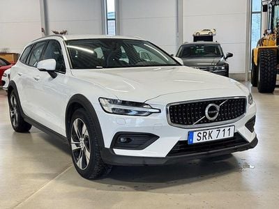 Begagnad Volvo V60 CC 190 HK (139 kW) 2019 Vit Kombi