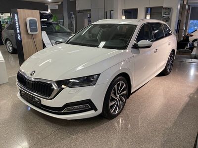 begagnad Skoda Octavia Combi 2024 STYLE