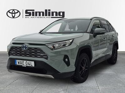 Grön Begagnad 2022 Toyota RAV4 Hybrid Active SUV | 347 900 kr (Marknadspris)
