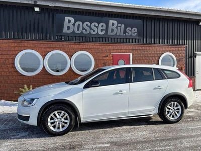 Begagnad Volvo V60 CC Standard 190 HK (139 kW) 2017 Vit Kombi
