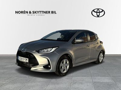 begagnad Toyota Yaris Hybrid 1.5 Elhybrid Active Plus 2022, Halvkombi