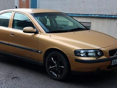 Begagnad Volvo S60 200 HK (147 kW) 2001 Guldfärg Sedan