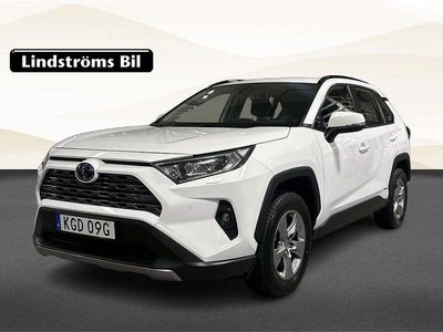 Vit Begagnad 2022 Toyota RAV4 Hybrid Active SUV | 349 900 kr (Marknadspris)